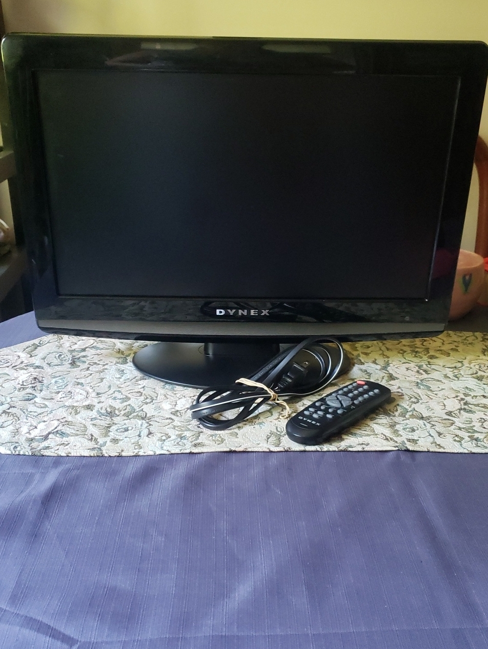 Dynex HDMI DX-19L300A13 LCD 19" with remote control.  Good working condition.